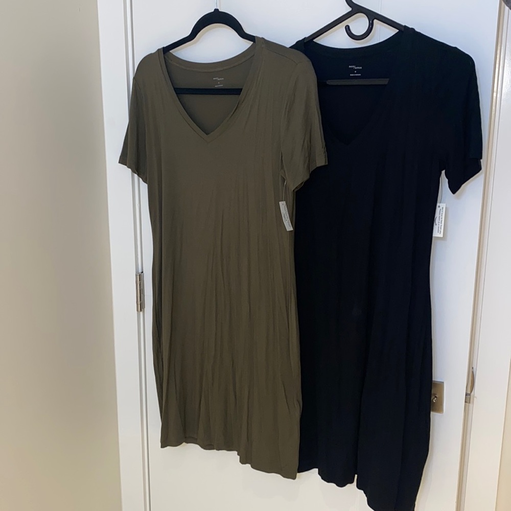NWT Bundle 2 V-Neck T-Shirt Dresses Cotton Jersey Green and Black Size M